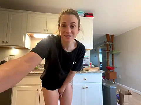 MissSwitch online show from November 27, 3:59 pm