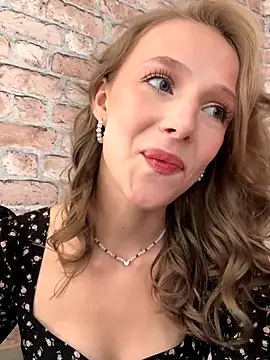 Snapshot of CaseyStar chatting on September 27, 1:18 pm CaseyStar online show from September 27, 1:18 pm