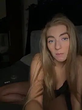 Snapshot of Summer_Paige chatting on October 19, 1:07 am Summer Paige online show from October 19, 1:07 am