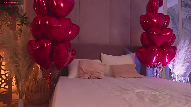 Smiley Mia online show from February 16, 5:07 am