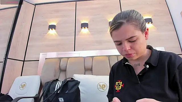 dorothy vegga online show from February 2, 4:00 am