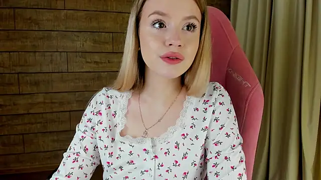 MilanaBalmain online show from April 8, 4:09 pm