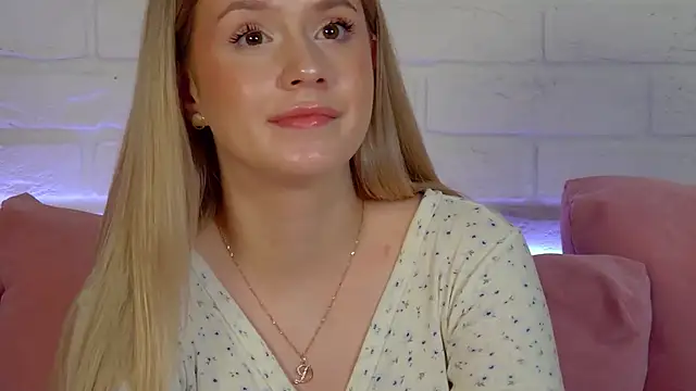 MilanaBalmain online show from April 15, 7:58 pm