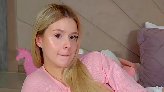 MilanaBalmain online show from February 3, 6:40 am