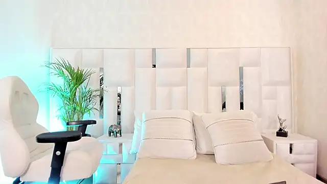 im nika  online show from September 14, 3:32 pm