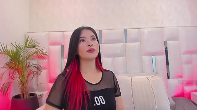 im nika  online show from November 17, 12:39 pm