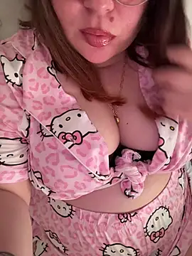 yourcutesarah online show from May 24, 5:45 pm