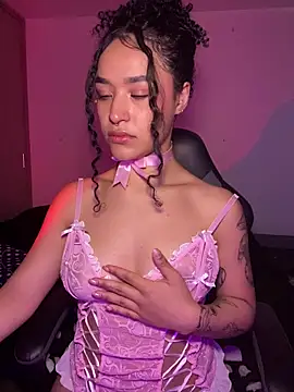 Crystal Dluna online show from November 29, 4:44 pm