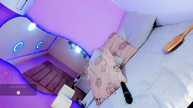 Shanelengel online show from April 14, 9:59 pm