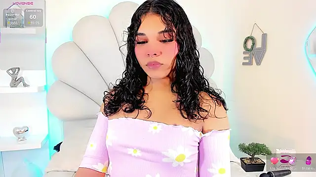 Snapshot of ValentinaMarinn chatting on October 16, 8:55 pm ValentinaMarinn online show from October 16, 8:55 pm