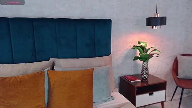 AdeleAndersonn online show from October 31, 8:35 pm