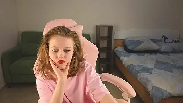 Snapshot of Eveleen_Soleen chatting on October 10, 12:43 pm Eveleen Soleen online show from October 10, 12:43 pm