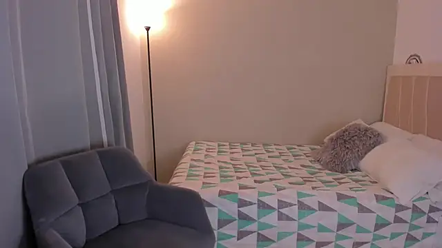 lulu rrussell online show from March 29, 4:22 am