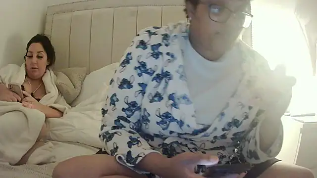 vanilla chocolate23 online show from October 19, 5:15 pm