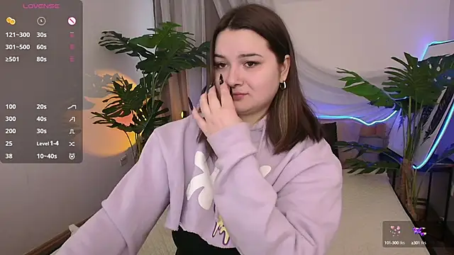 Snapshot of Alice_Walters chatting on October 16, 2:30 pm Alice Walters online show from October 16, 2:30 pm