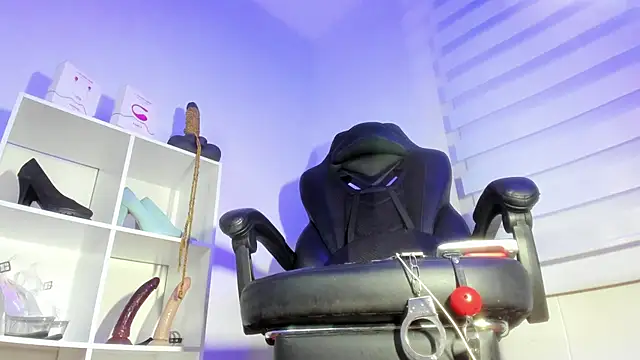 charlotte joliedart online show from April 7, 4:03 am