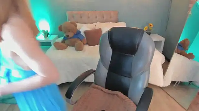 Nora Vennucci online show from September 24, 8:41 pm