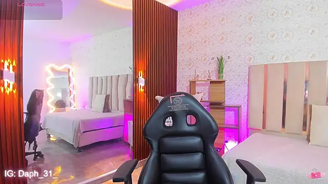 Daphnne tay online show from October 1, 3:11 am