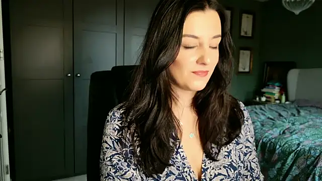 yourcassiexo online show from February 13, 9:33 am