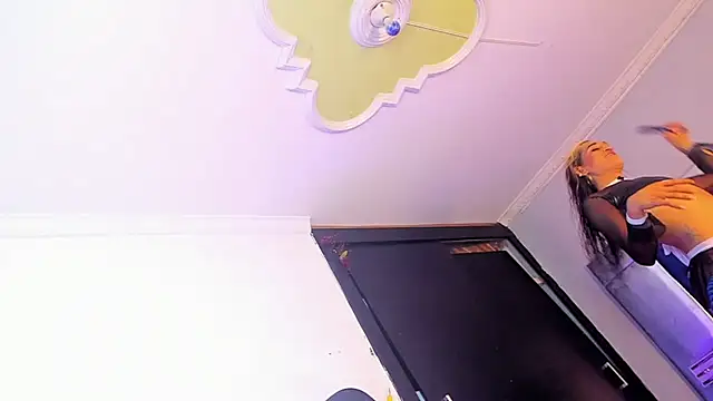 Eyleen Santos online show from April 11, 7:50 pm