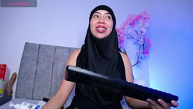 Sweet hot mia online show from June 28, 12:23 pm