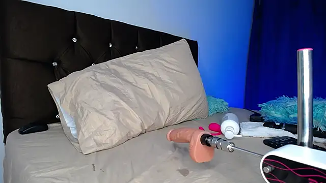 Sweet hot mia online show from September 26, 2:47 pm