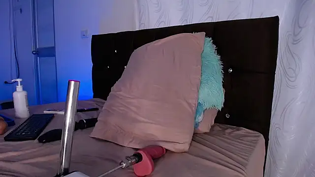 Sweet hot mia online show from February 25, 2:48 pm