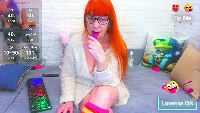 RedHousewife online show from February 11, 3:41 am