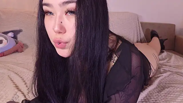 Yuriko May online show from July 6, 11:04 am