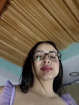 aleejhandraa online show from November 9, 9:22 pm