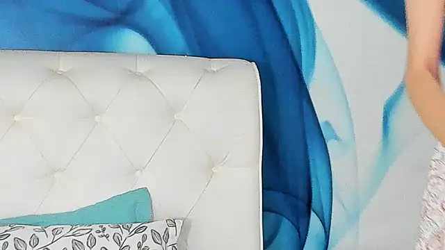SkinnyDolly online show from July 17, 5:23 am