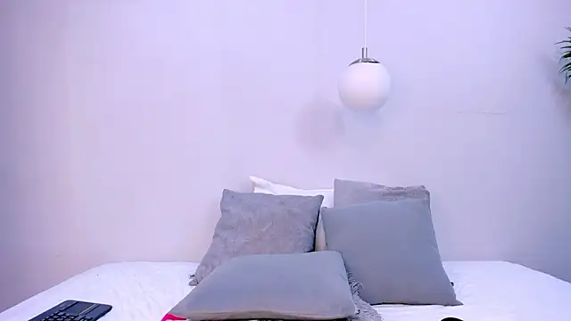 Abril Storm online show from October 30, 9:27 pm