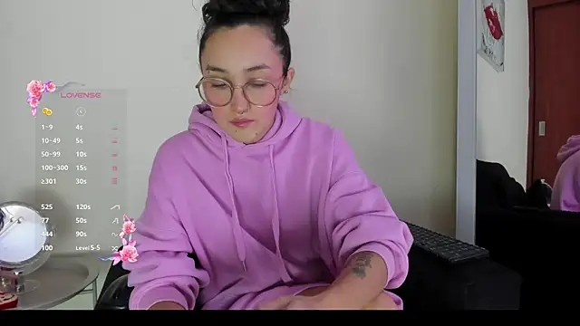 Snapshot of its__angelica_ chatting on October 1, 8:25 pm its angelica online show from October 1, 8:25 pm