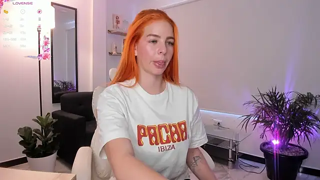 Niicoleta online show from October 2, 7:30 pm