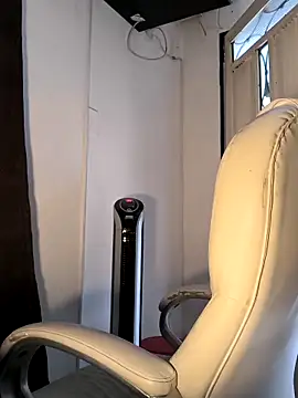 evafoxs online show from October 21, 9:30 pm