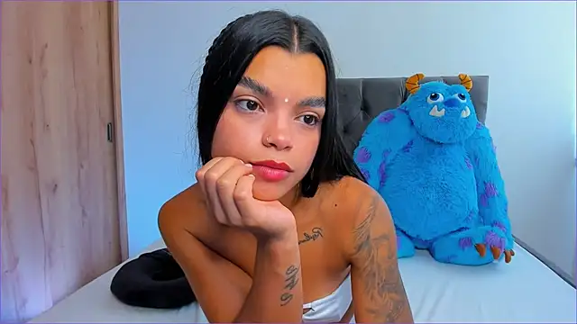 Snapshot of mia_world_ chatting on October 19, 5:48 pm mia world online show from October 19, 5:48 pm