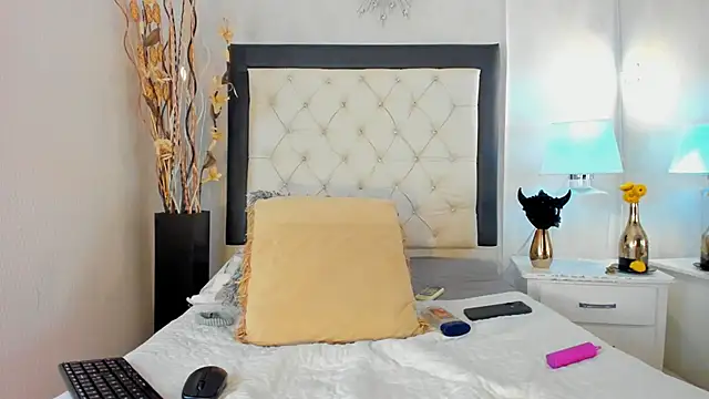 GaleHodge online show from November 29, 1:04 pm