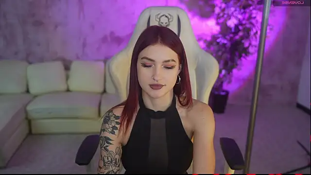 Magnetic Mia  online show from December 3, 3:53 am