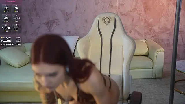 Magnetic Mia  online show from February 3, 6:22 am