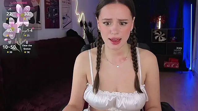 Emillias online show from November 17, 2:07 pm