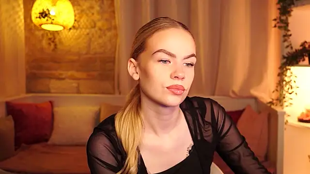 Snapshot of sn0w_barbie chatting on September 26, 8:45 am sn0w barbie online show from September 26, 8:45 am