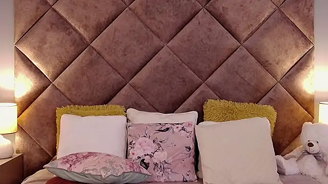 JaquelineM online show from September 15, 6:21 am