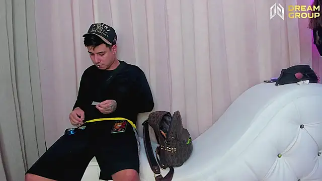 Yourslust  online show from April 30, 9:08 pm