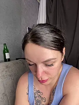 Lola Hale online show from April 4, 6:29 pm