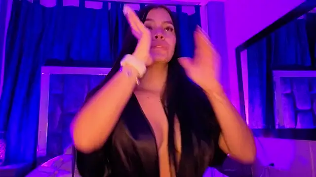 Mia Oxford online show from October 14, 12:30 pm