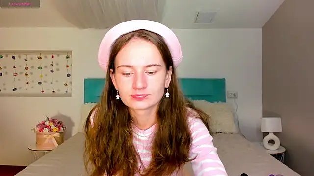 L1ittle kitty  online show from September 9, 5:29 am