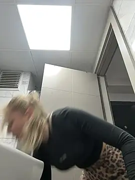 Diamond Bunny  online show from March 23, 2:45 pm