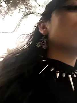 Lila Desiree online show from April 13, 10:10 pm