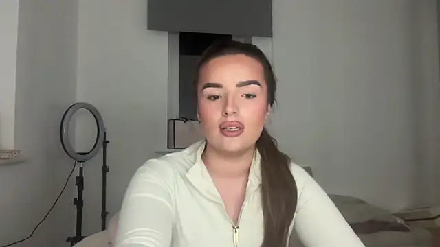 maisiesmithx online show from March 12, 8:44 pm