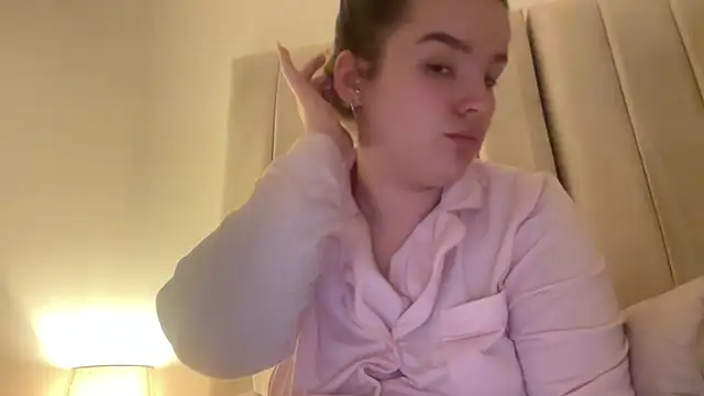 maisiesmithx online show from March 28, 1:05 am